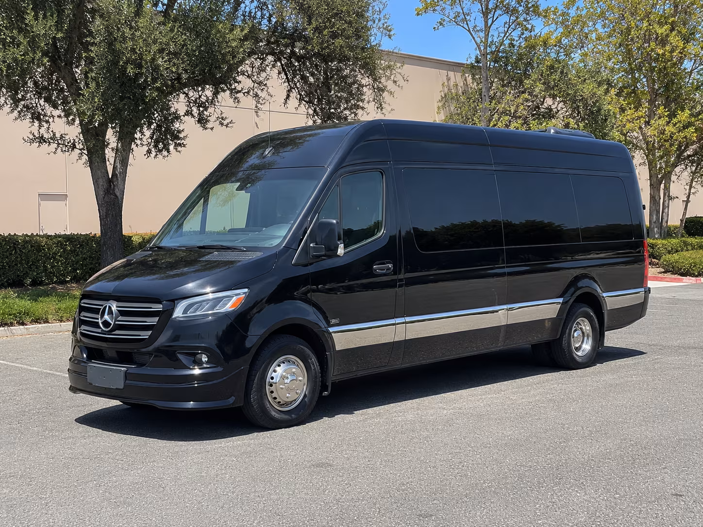 find the perfect transportation for your next airport transfer 1